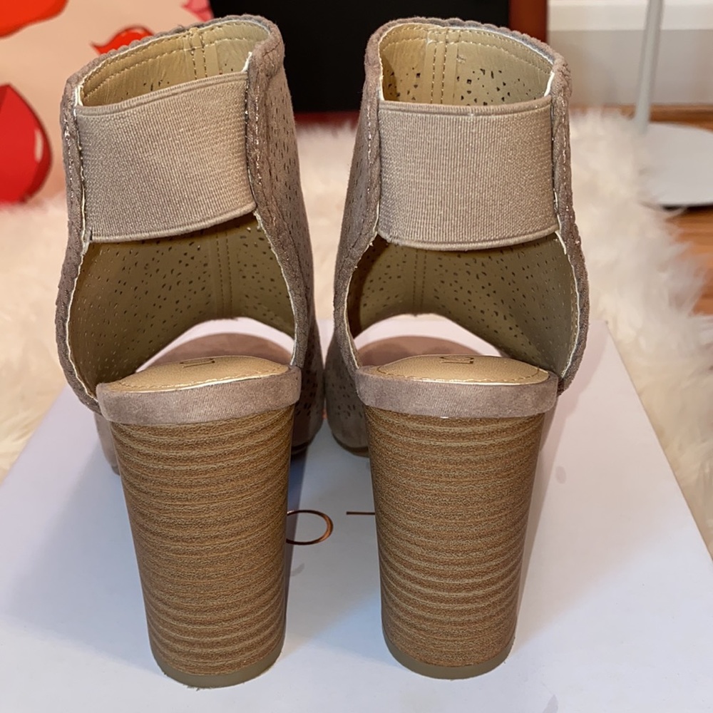 Heels - Picture 3 of 8